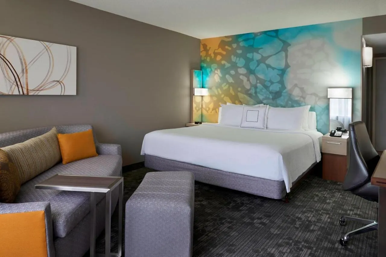Hotel Courtyard By Marriott Toronto Airport 3*,