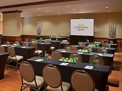 Courtyard By Marriott Toronto Airport Hotel 3*,