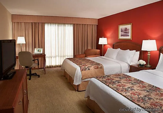 Courtyard By Marriott Toronto Airport Hotel 3*,