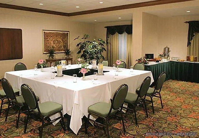 Courtyard By Marriott Toronto Airport Hotel