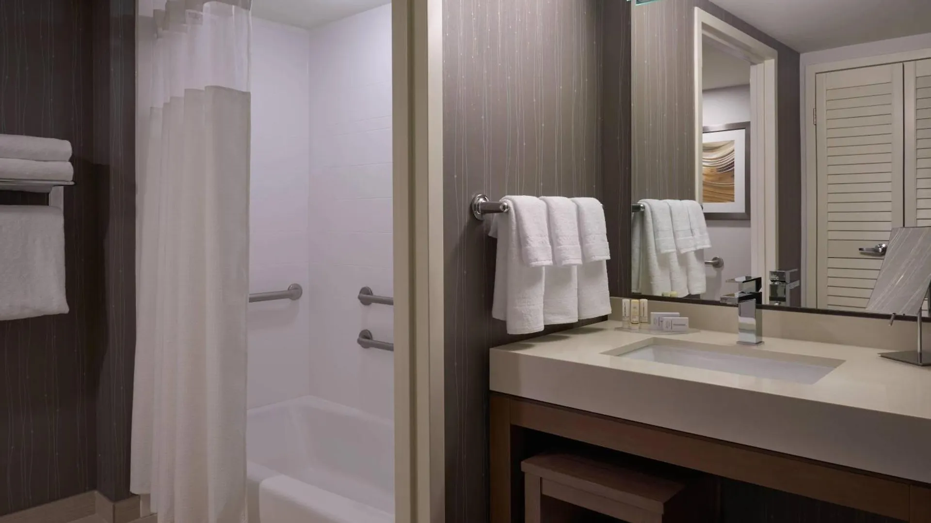 Courtyard By Marriott Toronto Airport Hotel 3*,