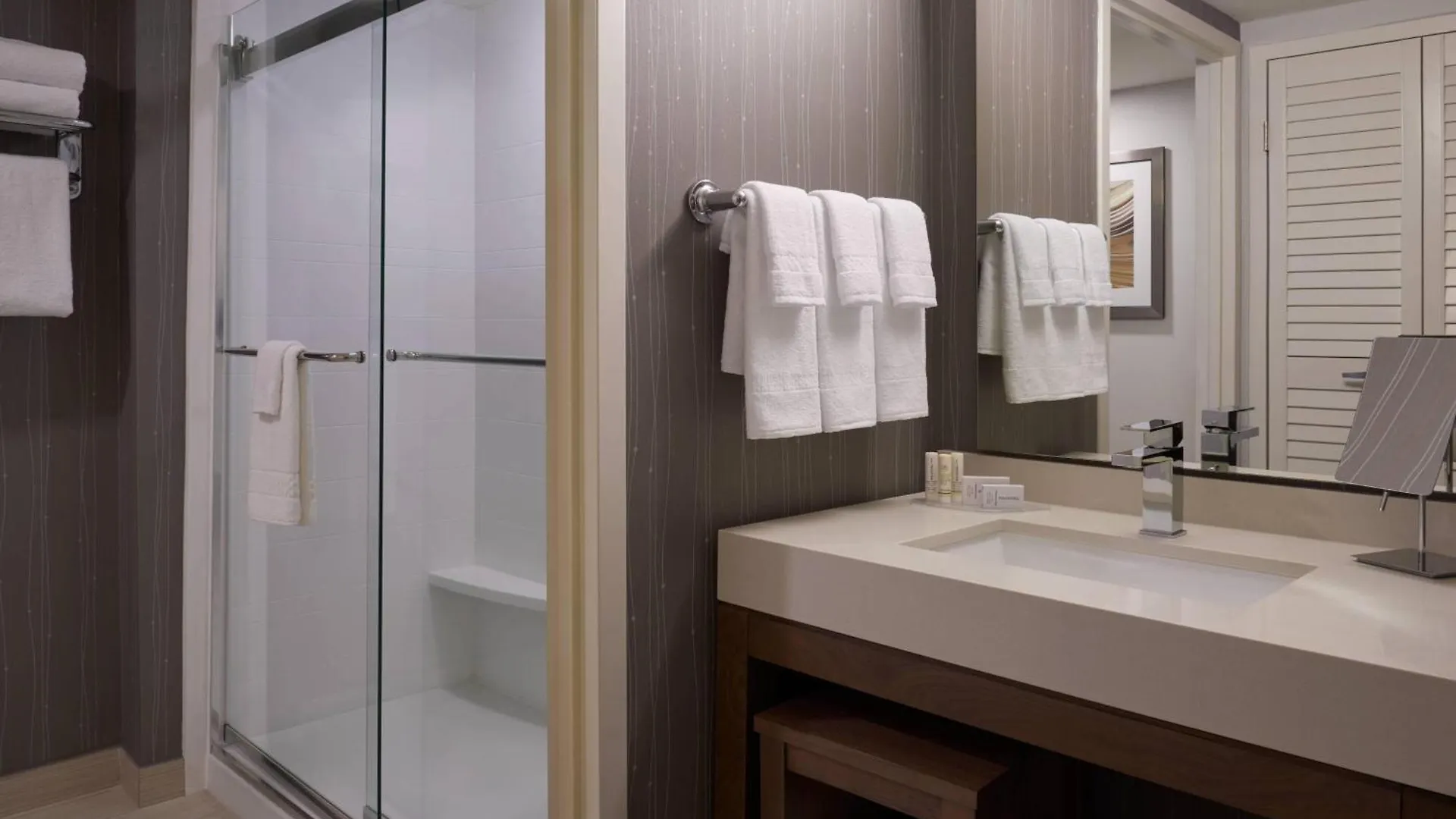 Courtyard By Marriott Toronto Airport Hotel