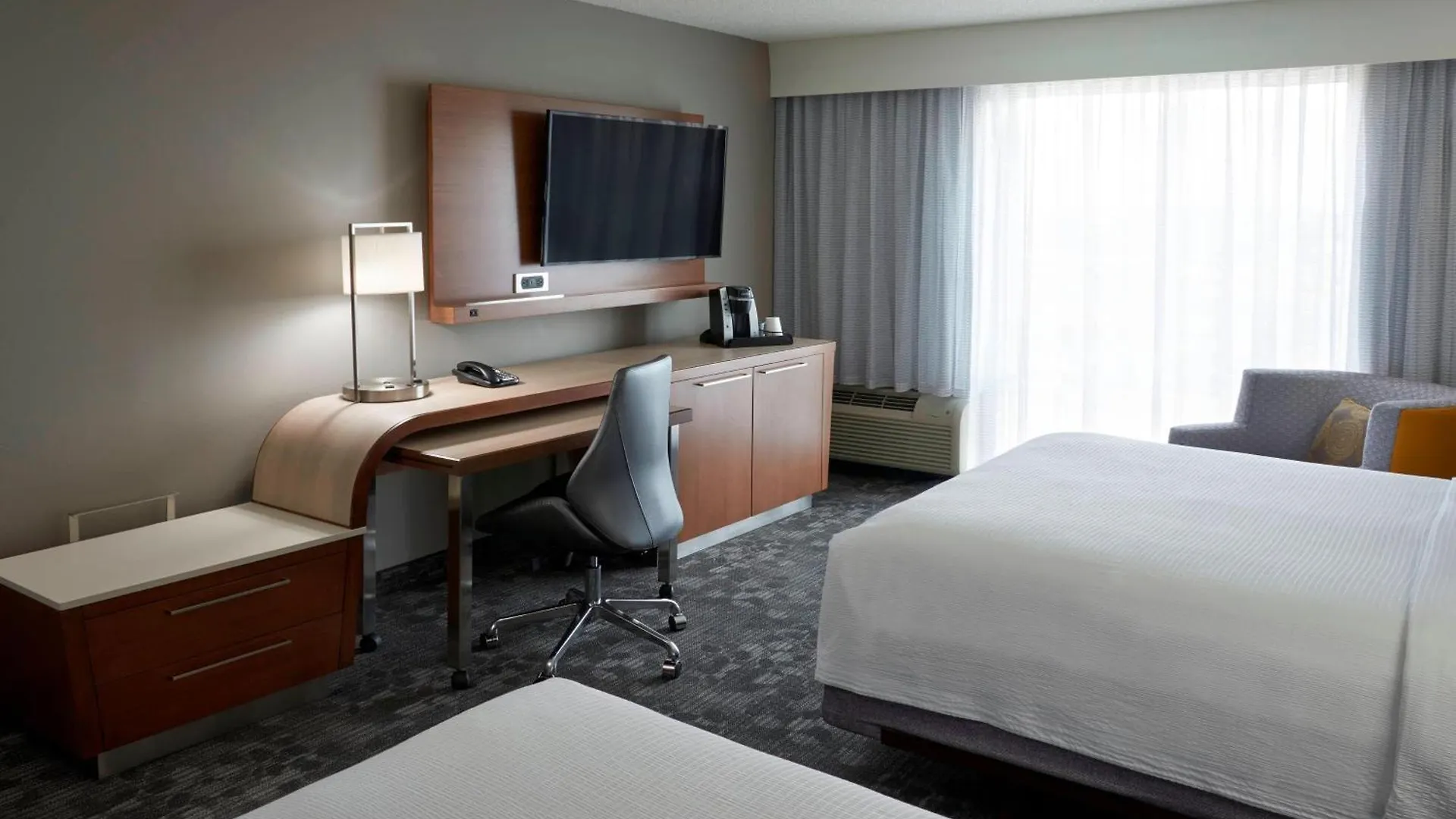 Courtyard By Marriott Toronto Airport Hotel