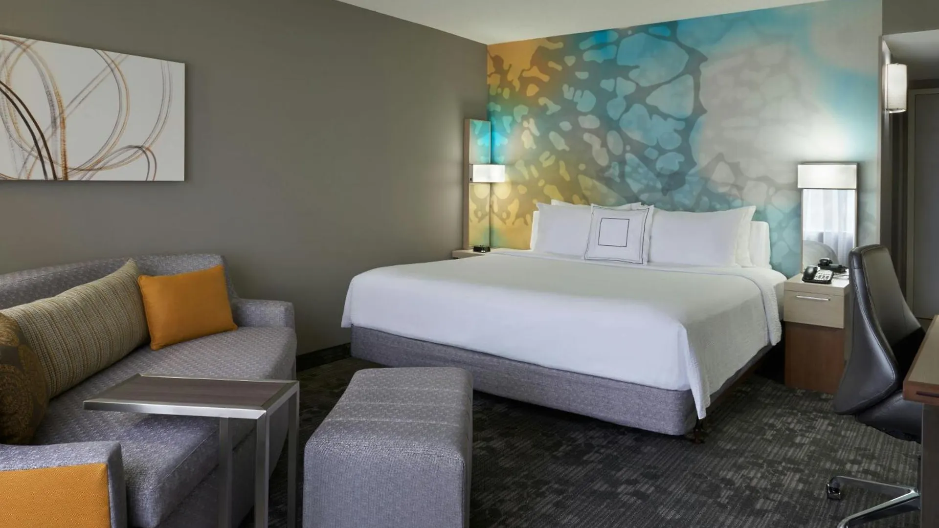 Courtyard By Marriott Toronto Airport Hotel