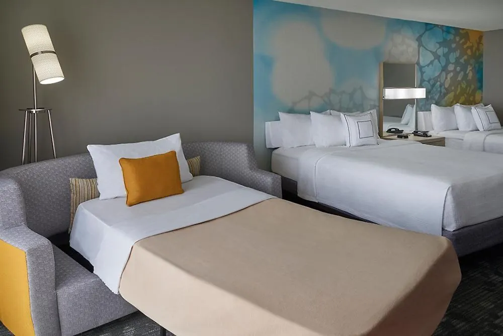 Courtyard By Marriott Toronto Airport Hotel