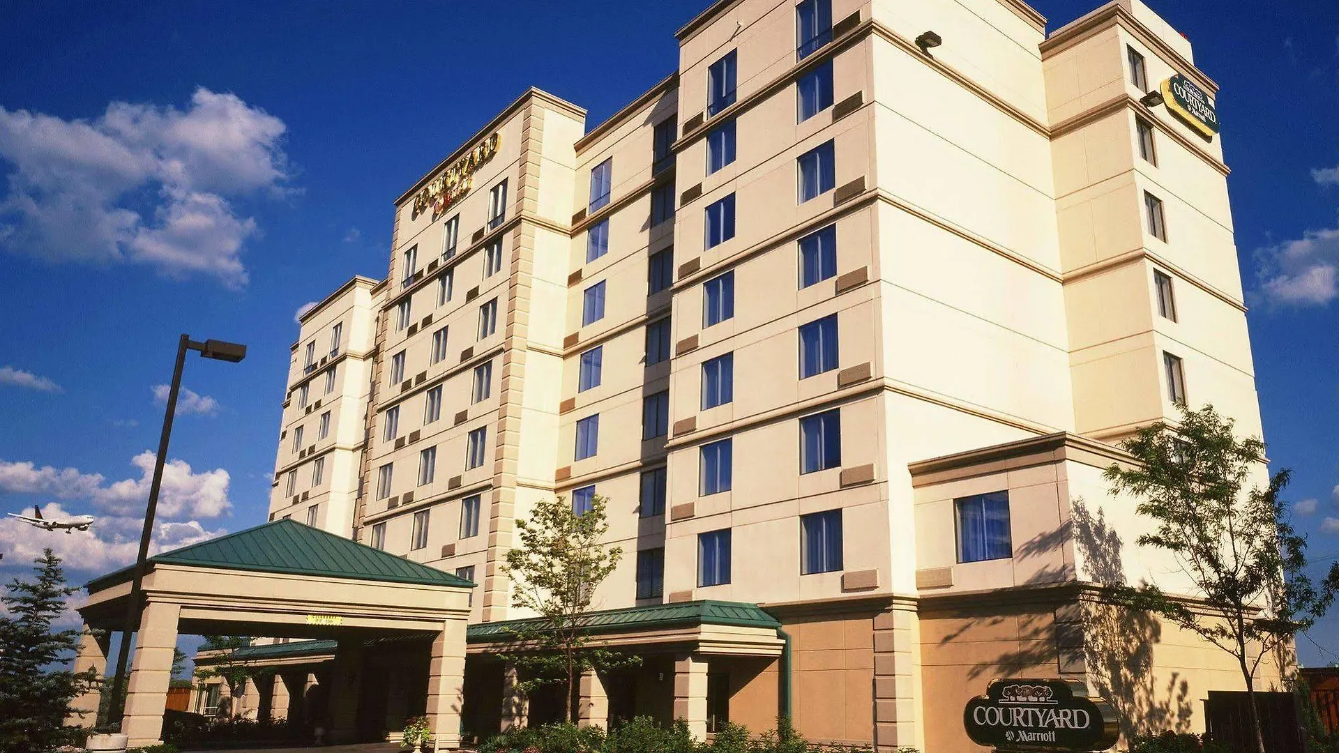 Courtyard By Marriott Toronto Airport Hotel